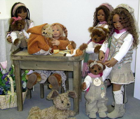 Mugi, Matoka, Nia und Mava mit Mickbears