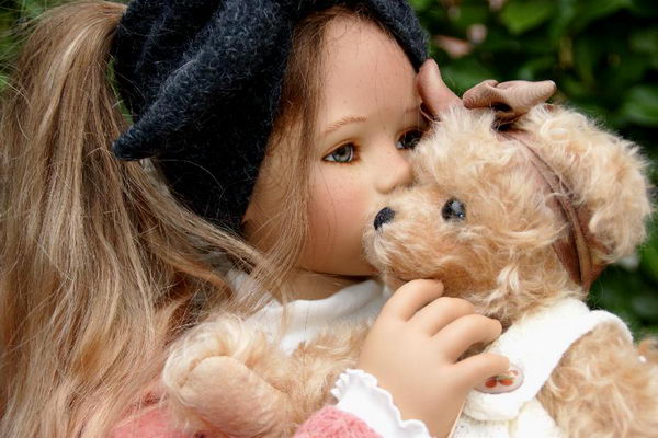 Bellis with Fleur