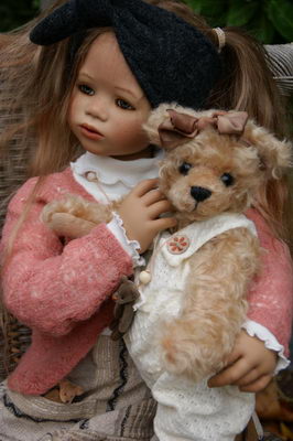 Bellis with Fleur