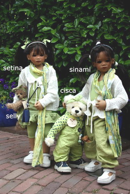 Sinami and Setina with Cisca and Selly
