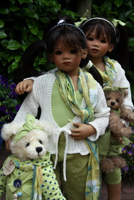 Sinami and Setina with Cisca and Selly