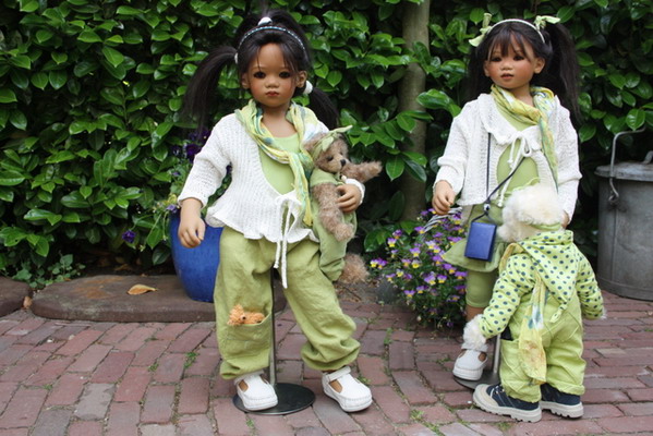 Sinami and Setina with Cisca and Selly