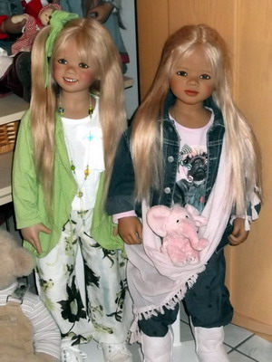 Milla, Jinka mit blonder Per&uuml;cke