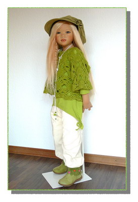 Mera mit blonder Per&uuml;cke