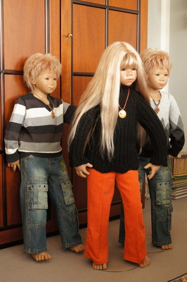 Askari twins, Monja