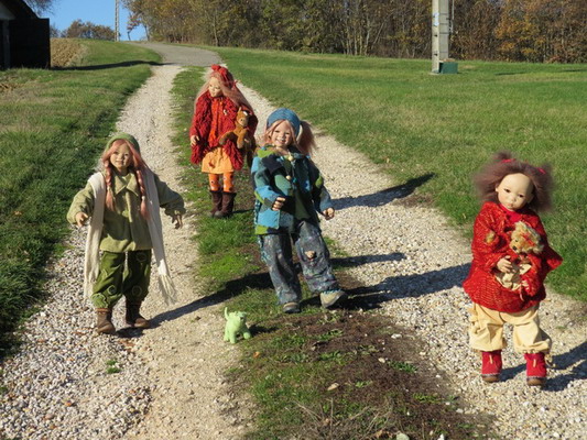 Himstedt Kinder dressed in outfits by Marjolein