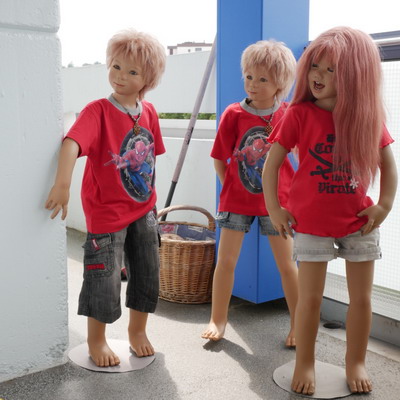 Askari twins, Rinike